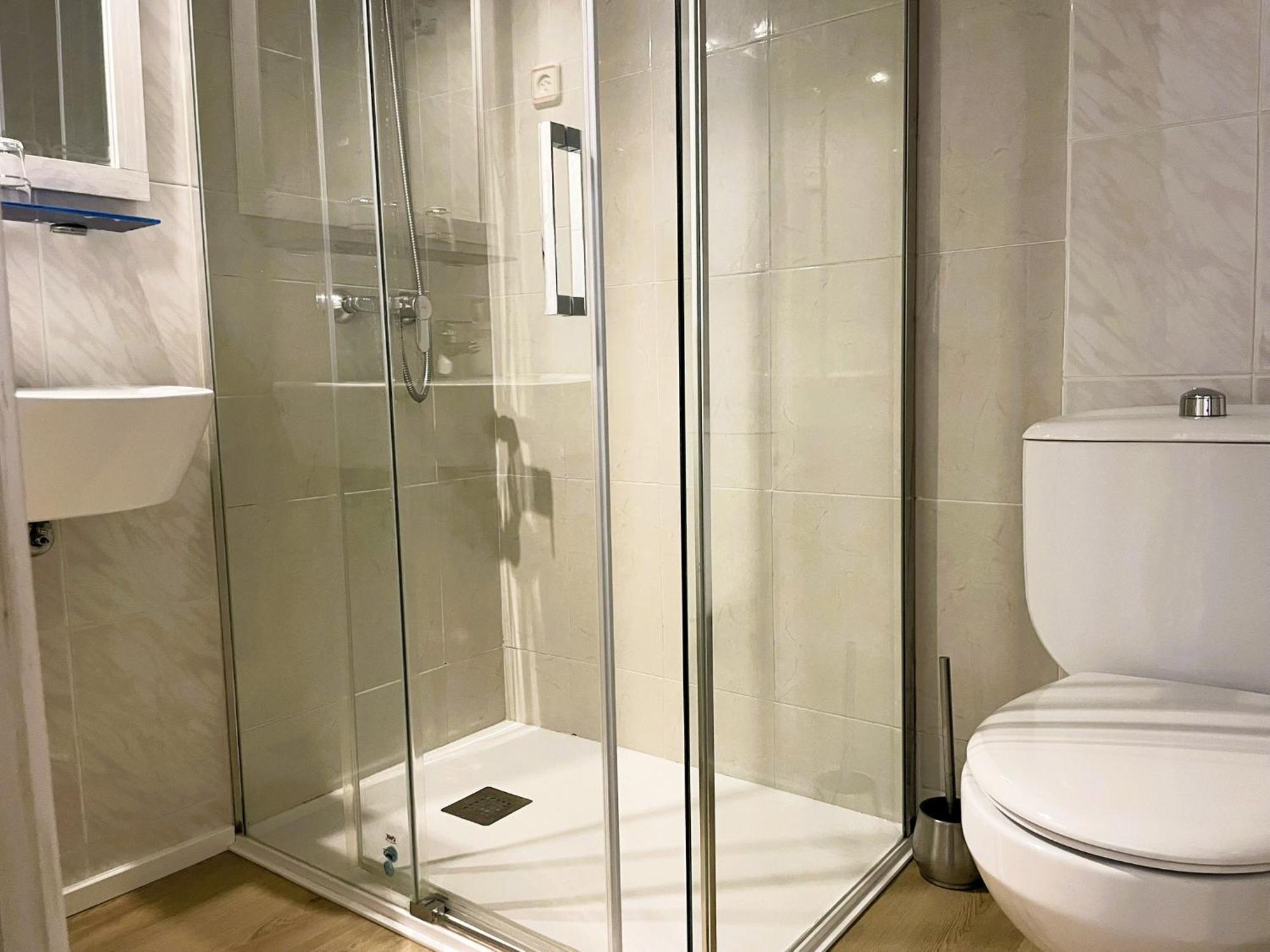 Twin Room Private Bathroom