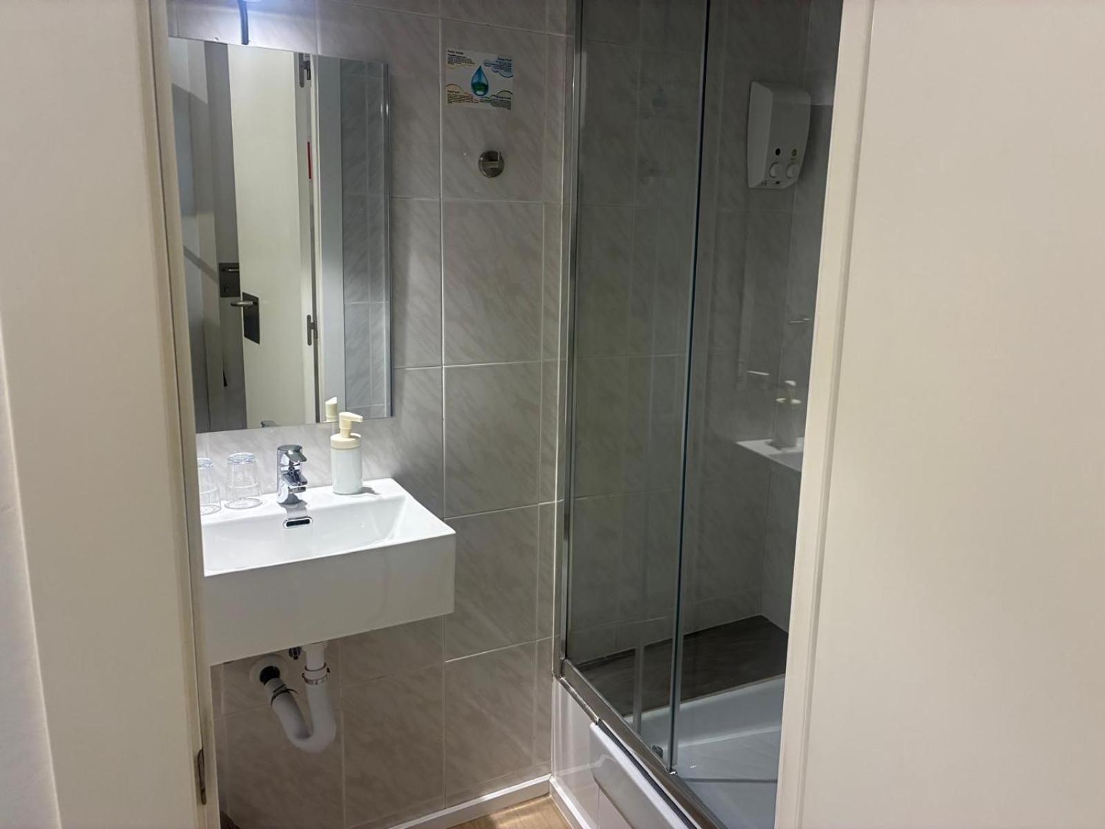 Twin Room Private Shower