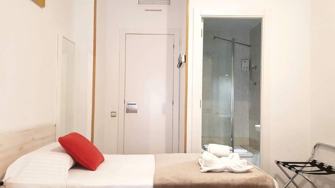 Twin Room Private Bathroom