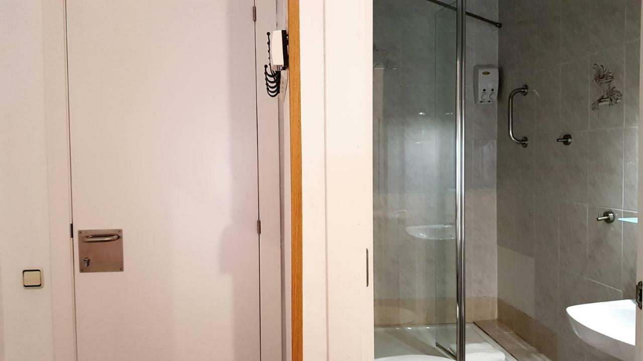 Twin Room Private Bathroom